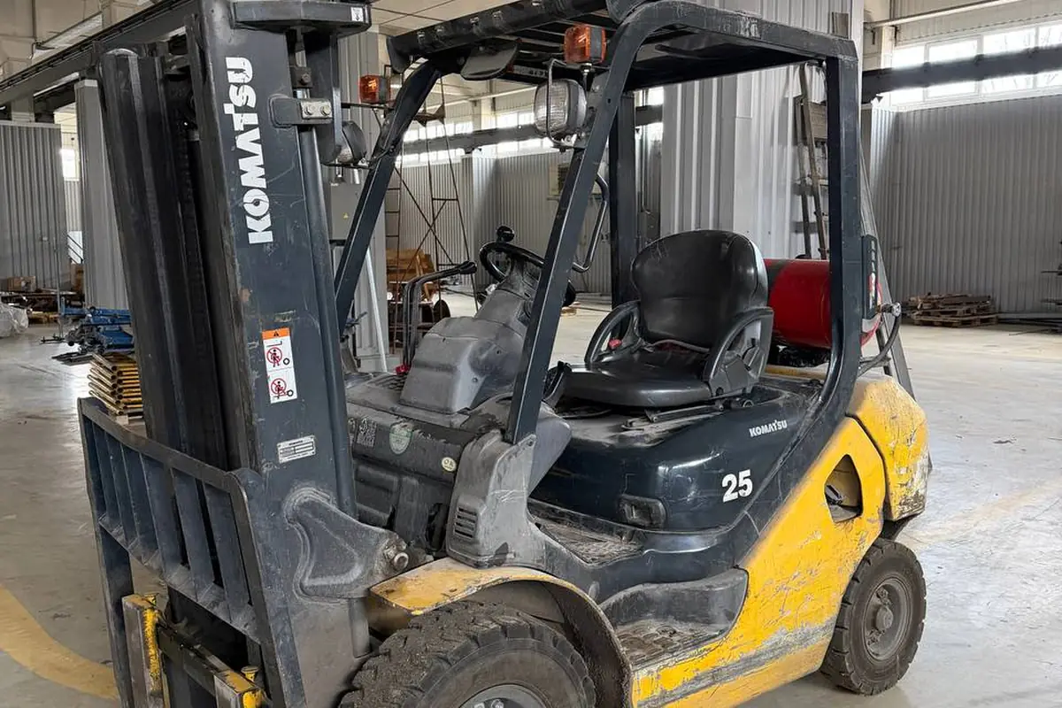 Komatsu FG25T-17